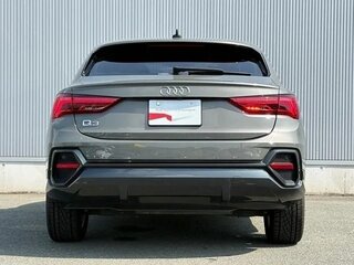 2022 Audi Q3 35 TFSI II (F3), зелёный, 2039911 рублей, вид 4