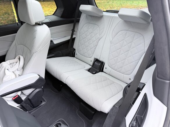2024 BMW X7 40i I (G07) Рестайлинг, серый, 7000000 рублей - вид 8