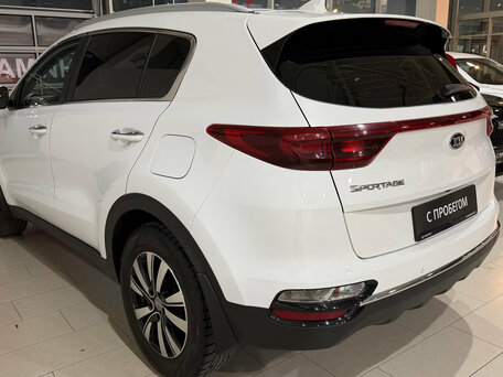 2018 Kia Sportage IV, белый, 2100000 рублей, вид 4