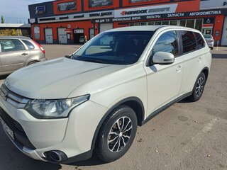 2014 Mitsubishi Outlander III, белый, 1380000 рублей, вид 2