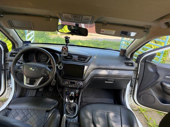 2013 Kia Rio 5-speed III, белый, 750000 рублей - вид 2