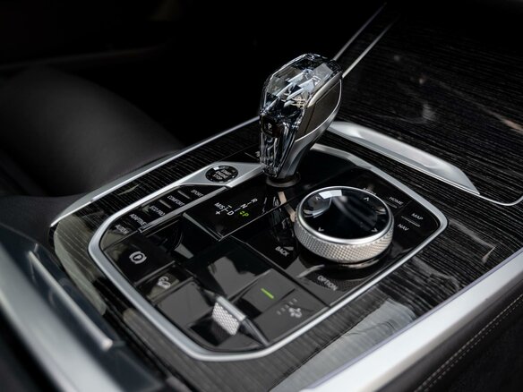 2021 BMW X7 40i I (G07), серый, 8799000 рублей - вид 27