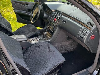 1999 Mercedes-Benz E-Класс 200 II (W210, S210), чёрный, 690000 рублей, вид 4