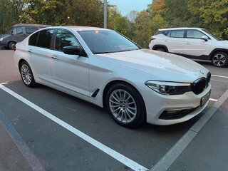 2017 BMW 5 серии 520d xDrive VII (G30/G31/G38), белый, 3490000 рублей, вид 2