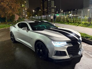 2018 Chevrolet Camaro VI Рестайлинг, серебристый, 2500000 рублей, вид 1