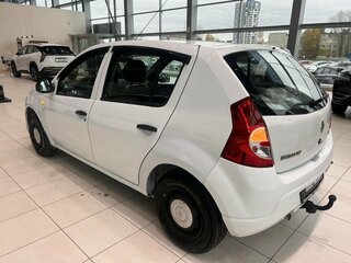 2013 Renault Sandero I, белый, 445000 рублей, вид 4