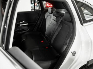 2025 Mercedes-Benz GLA 200 II (H247) Рестайлинг, белый, 4990000 рублей, вид 3