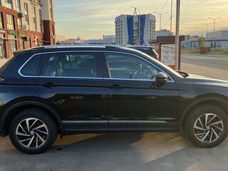 2018 Volkswagen Tiguan II, чёрный, 2890000 рублей, вид 3