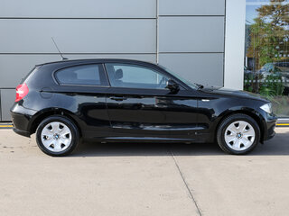 2010 BMW 1 серии 116i I (E81/E82/E87/E88) Рестайлинг, чёрный, 879000 рублей, вид 4