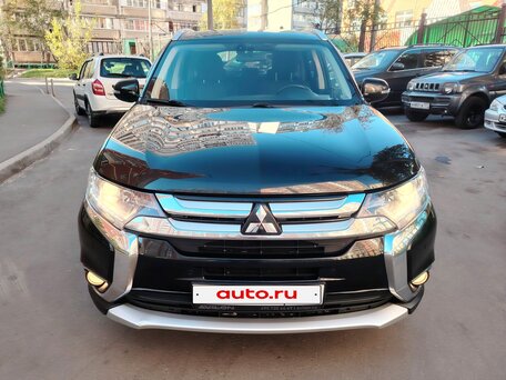 2018 Mitsubishi Outlander III Рестайлинг 2, чёрный, 1895000 рублей, вид 3