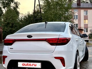 2017 Kia Rio IV, белый, 1300000 рублей, вид 2