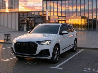 2022 Audi Q7 55 TFSI II (4M) Рестайлинг, белый, 4100000 рублей, вид 4