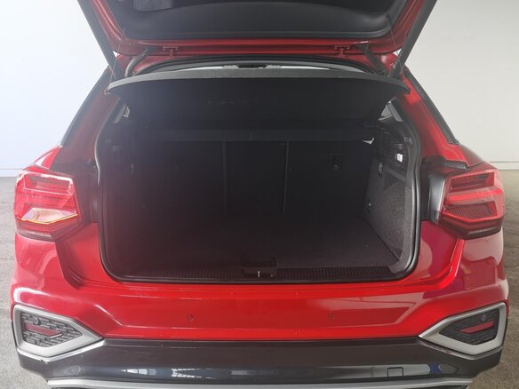2023 Audi Q2 L 35 TFSI I Рестайлинг, красный, 1700000 рублей - вид 9