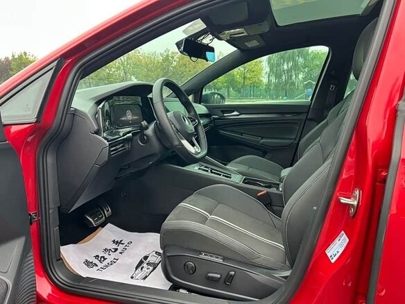 2023 Volkswagen Golf VIII, красный, 2200000 рублей - вид 9