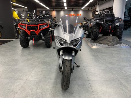 2017 Honda VFR 800, серый, 935000 рублей, вид 4