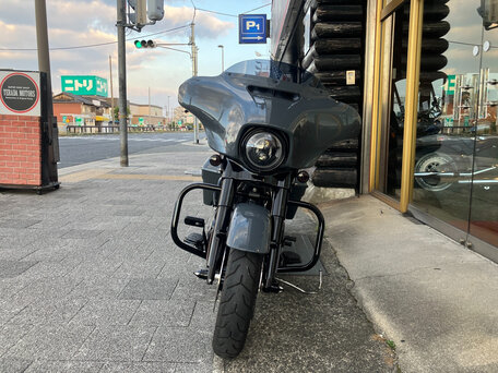 2018 Harley-Davidson Street Glide, серый, 1730000 рублей, вид 4
