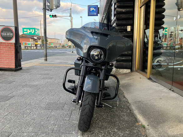 2018 Harley-Davidson Street Glide, серый, 1730000 рублей - вид 3