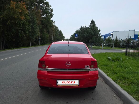 2008 Opel Astra H Рестайлинг, красный, 300000 рублей - вид 5