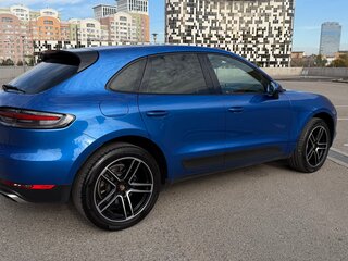 2020 Porsche Macan I Рестайлинг, синий, 4700000 рублей, вид 3