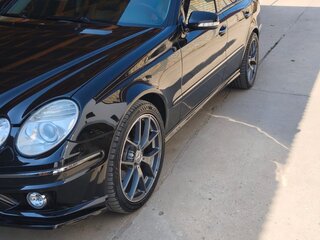2005 Mercedes-Benz E-Класс 350 III (W211, S211), чёрный, 900000 рублей, вид 1
