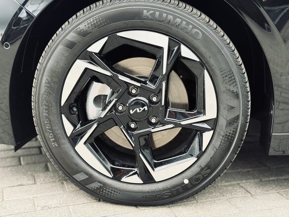 2026 Kia K5 III Рестайлинг, чёрный, 5070000 рублей - вид 11