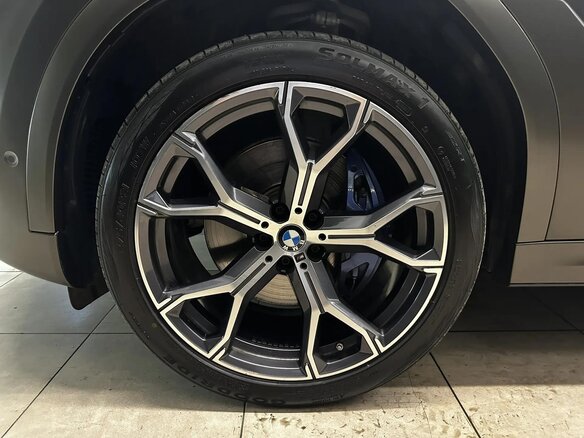 2020 BMW X6 40i III (G06), коричневый, 8190000 рублей - вид 29