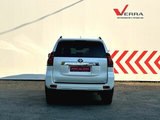 2018 Toyota Land Cruiser Prado 150 Series Рестайлинг 2, белый, 4790000 рублей, вид 5