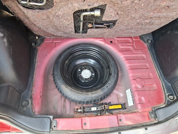 2002 Toyota FunCargo, красный, 500000 рублей - вид 11