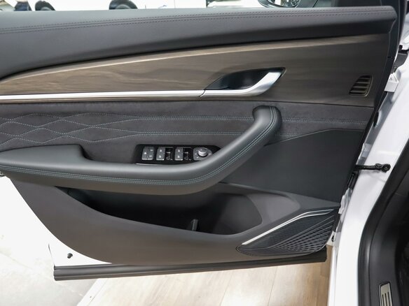 2026 Geely Monjaro I Рестайлинг, белый - вид 11