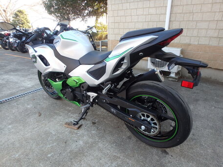 2024 Kawasaki Ninja 7, серый, 1050000 рублей, вид 5
