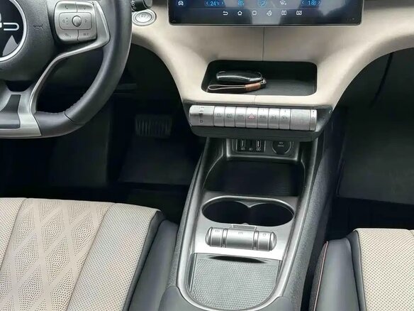 2023 BYD Dolphin 44.9 kWh I, серый, 1608008 рублей - вид 18