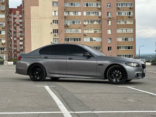 2014 BMW 5 серии 528i xDrive VI (F10/F11/F07) Рестайлинг, серый, 1900000 рублей, вид 3