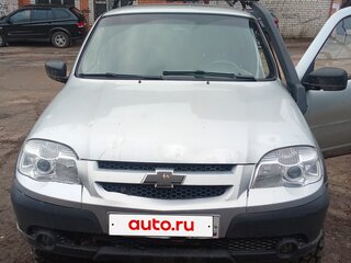 2014 Chevrolet Niva I Рестайлинг, серебристый, 420000 рублей, вид 2