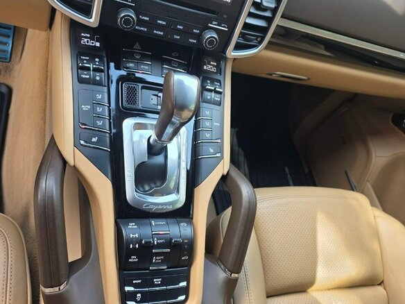 2016 Porsche Cayenne S Diesel II Рестайлинг (958), коричневый, 4799999 рублей - вид 6