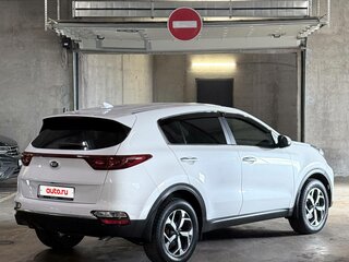 2021 Kia Sportage IV Рестайлинг, белый, 1950000 рублей, вид 4