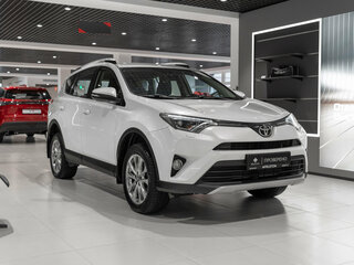 2017 Toyota RAV4 IV (XA40) Рестайлинг, белый, 2420000 рублей, вид 2