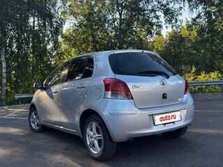 2009 Toyota Vitz II (XP90), серый, 650000 рублей, вид 2