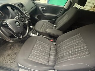 2017 Volkswagen Polo V Рестайлинг, белый, 1300000 рублей, вид 5