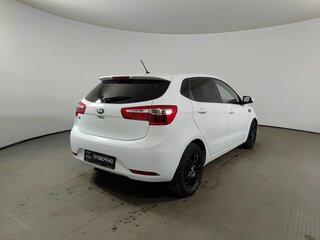 2013 Kia Rio 5-speed III, белый, 725000 рублей, вид 5