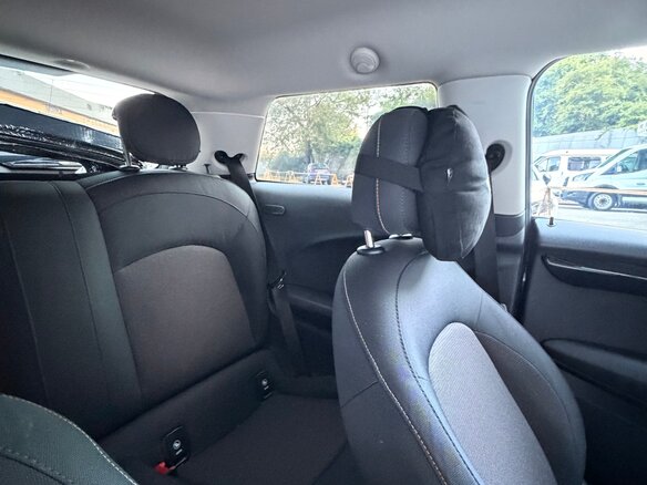 2019 Mini Hatch Cooper III (F55/F56) Рестайлинг, серый, 1750000 рублей - вид 16