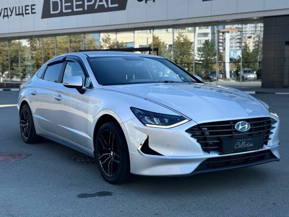 2020 Hyundai Sonata VIII (DN8), серебристый, 2215000 рублей - вид 2