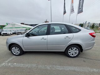 2026 Lada (ВАЗ) Granta I Рестайлинг, серебристый, 1139490 рублей, вид 2