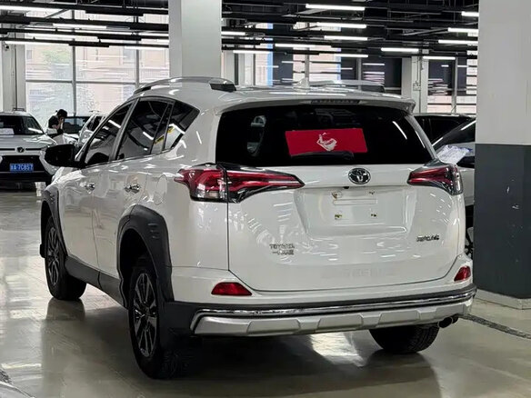 2019 Toyota RAV4 IV (XA40) Рестайлинг, белый, 1720000 рублей - вид 5