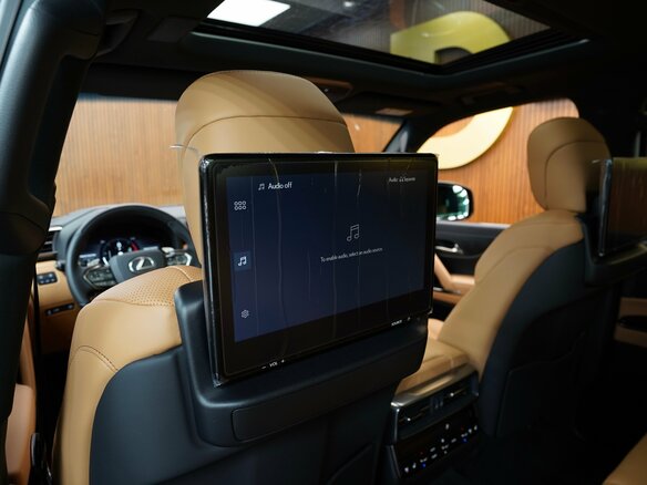 2026 Lexus LX 500d IV, чёрный - вид 16
