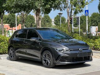 2022 Volkswagen Golf VIII, чёрный, 1587000 рублей, вид 1