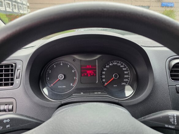 2013 Volkswagen Polo V, чёрный, 940000 рублей - вид 9