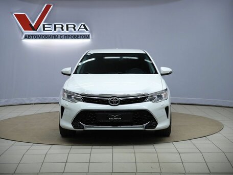 2016 Toyota Camry VII (XV50) Рестайлинг, белый, 1930000 рублей, вид 2