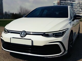 2023 Volkswagen Golf VIII, белый, 1920000 рублей, вид 1