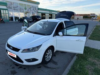 2010 Ford Focus II Рестайлинг, белый, 550000 рублей, вид 2