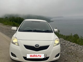 2009 Toyota Belta I, белый, 950000 рублей, вид 2